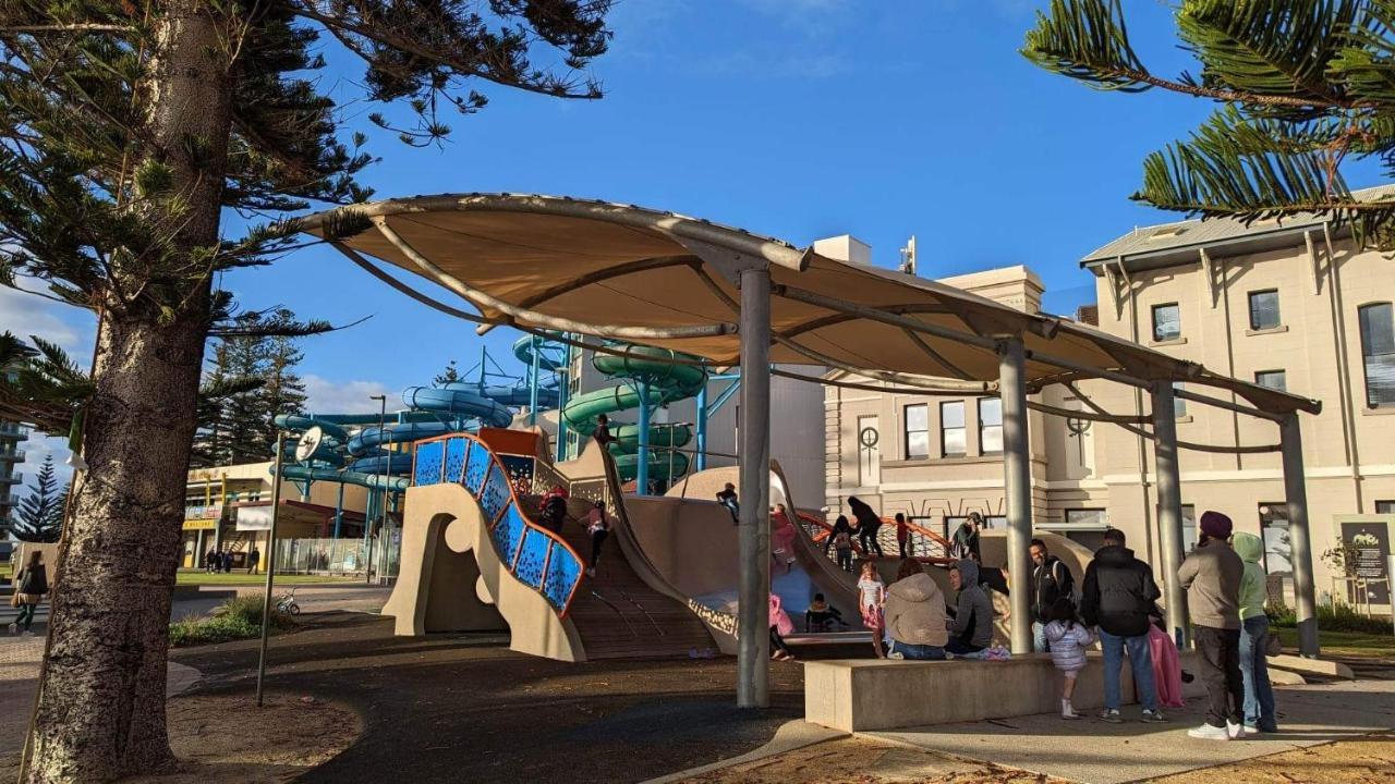 Apartment Style Beachside Glenelg