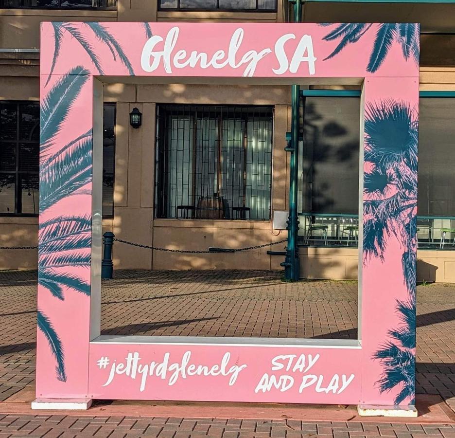 Style Beachside Apartment Glenelg