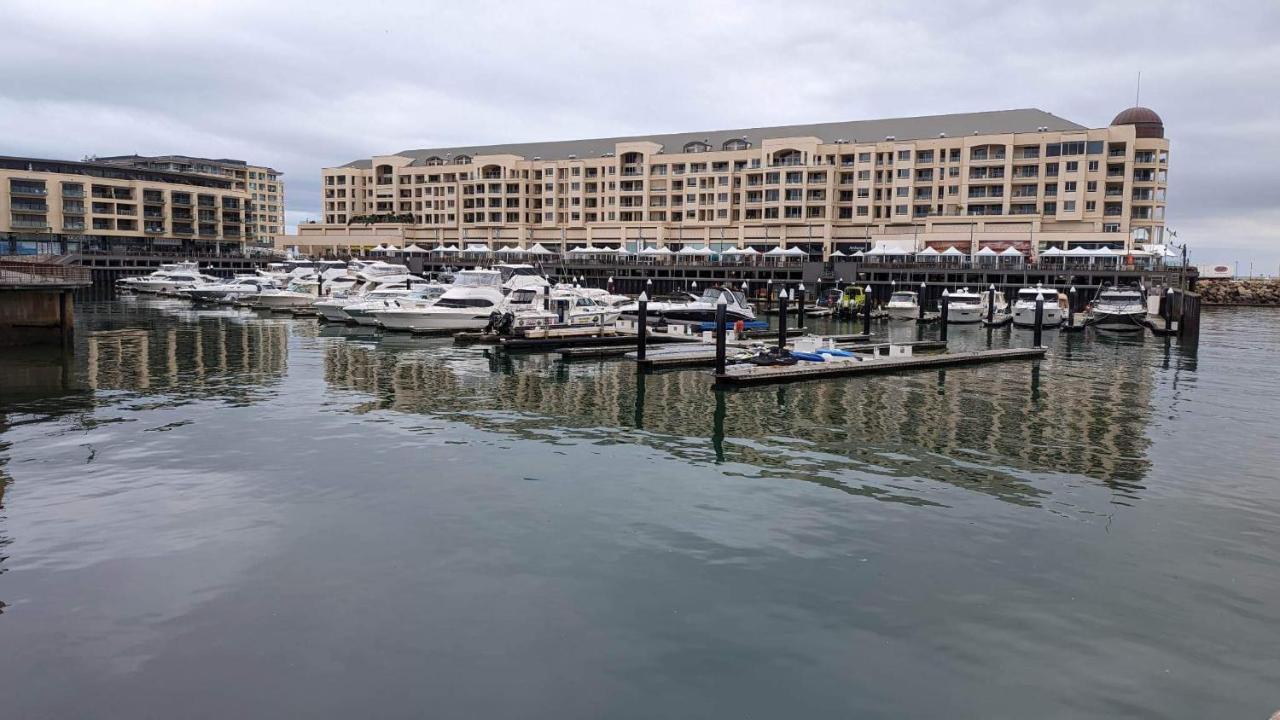Style Beachside Apartment Glenelg